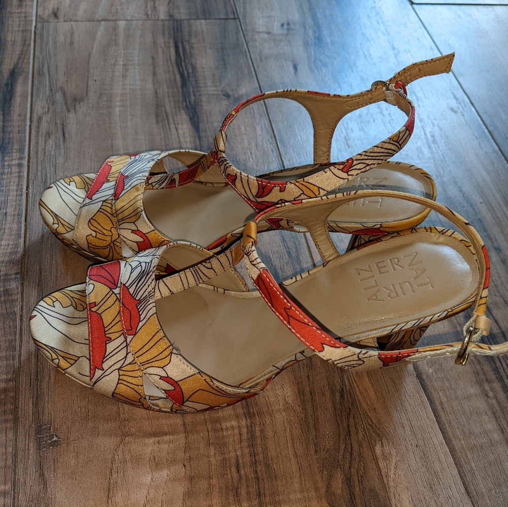 Naturalizer Finn Papaya Satin Sandals 8W - Picture 6 of 10